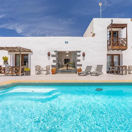 Balcon Botanico - Shared Pool - Island Location - 10 Mins Drive To Famara And La Santa Apartman *
